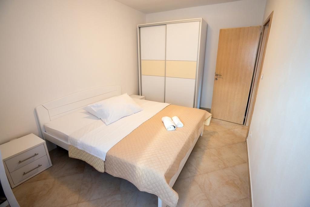 Rujno Apartments Starigrad Paklenica Rum bild