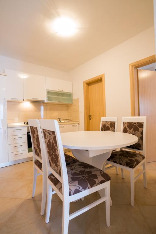 Rujno Apartments Starigrad Paklenica Rum bild