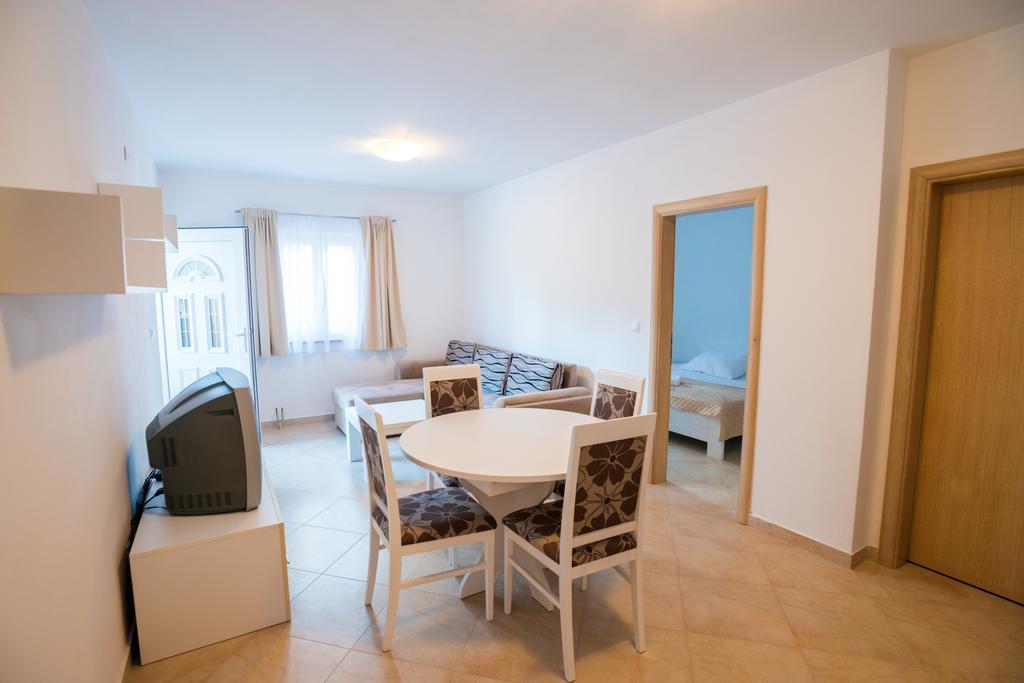 Rujno Apartments Starigrad Paklenica Rum bild