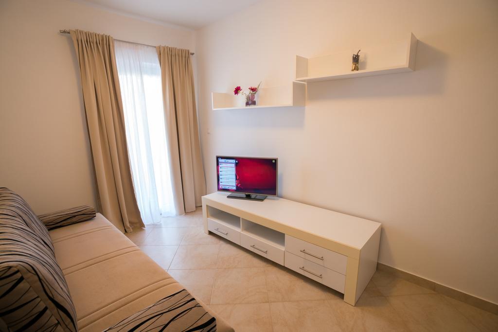 Rujno Apartments Starigrad Paklenica Exteriör bild